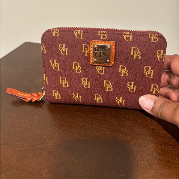 ⭐️ Authentic Dooney and Bourke Gretta Medium Zip Around Wallet ⭐️ - Picture 2 of 6